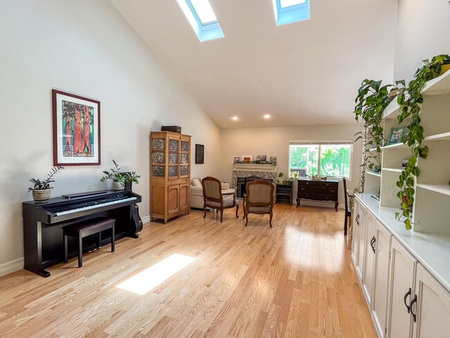 Foto del edificio - Beautiful 4-bedroom, 2-bathroom Newbury Pa...