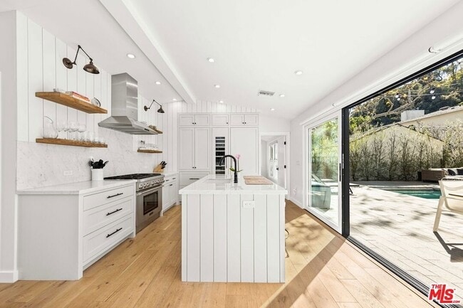 Foto del edificio - 2245 Canyon Dr
