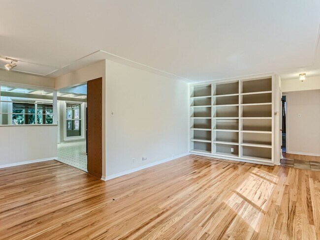 Foto del edificio - Light and Bright 3 Bed/2 Bath in Virginia ...