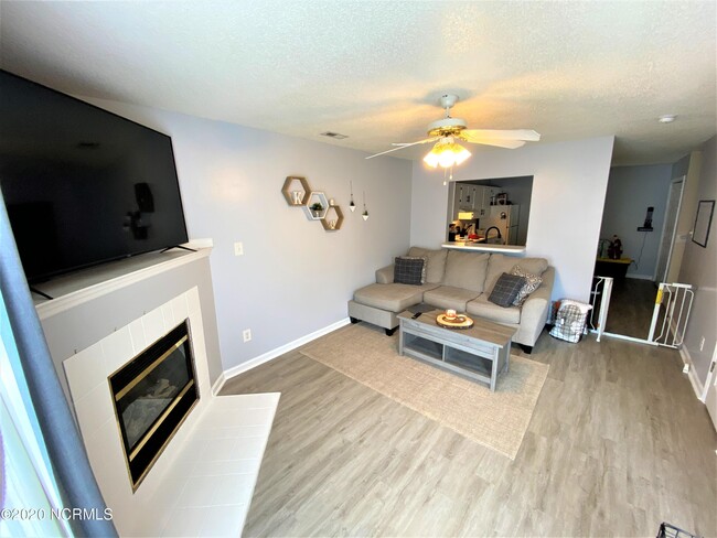 Building Photo - 303 Meadowbrook Ln