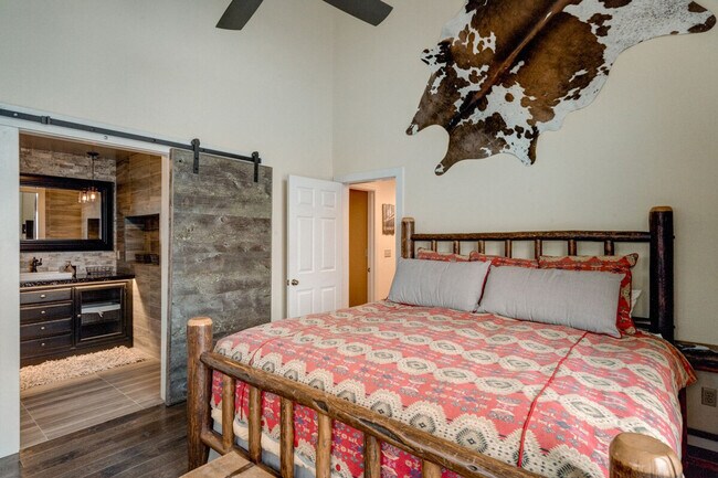 Foto del edificio - 2420 Ski Trail Ln