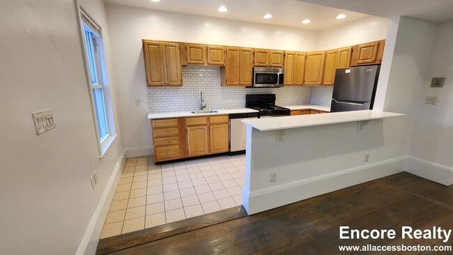 Foto del edificio - 1404 Beacon St