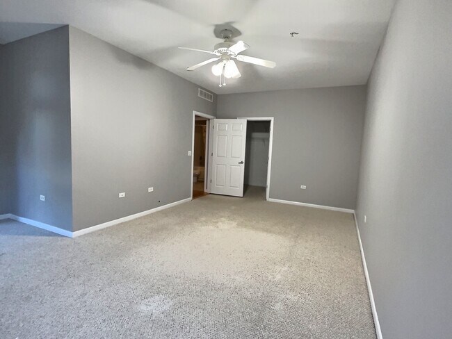 Building Photo - 106 S Ridgeland Ave