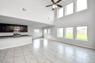 Building Photo - 18319 Pin Oak Lake Dr