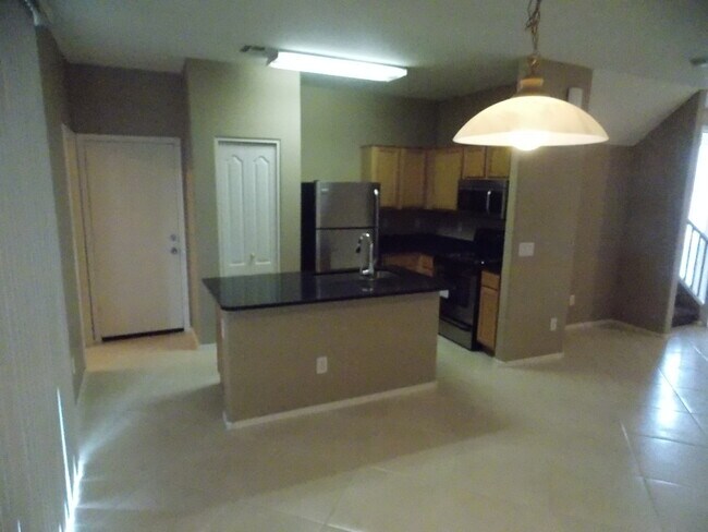 Foto del edificio - Recently Remodeled 3 bed/2.5 Bath with Washer/Dryer