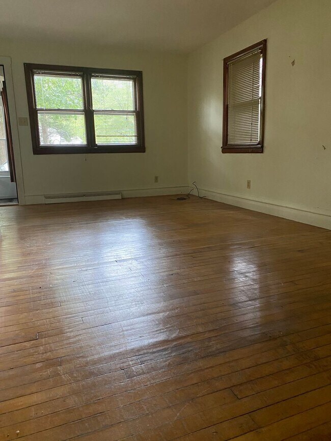 413 & 413 1/2 Hackett Road Room for Rent in Goshen, IN