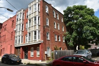 Building Photo - 24 Centenary St