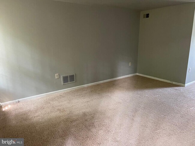 Foto del edificio - 7405 Riverdale Rd