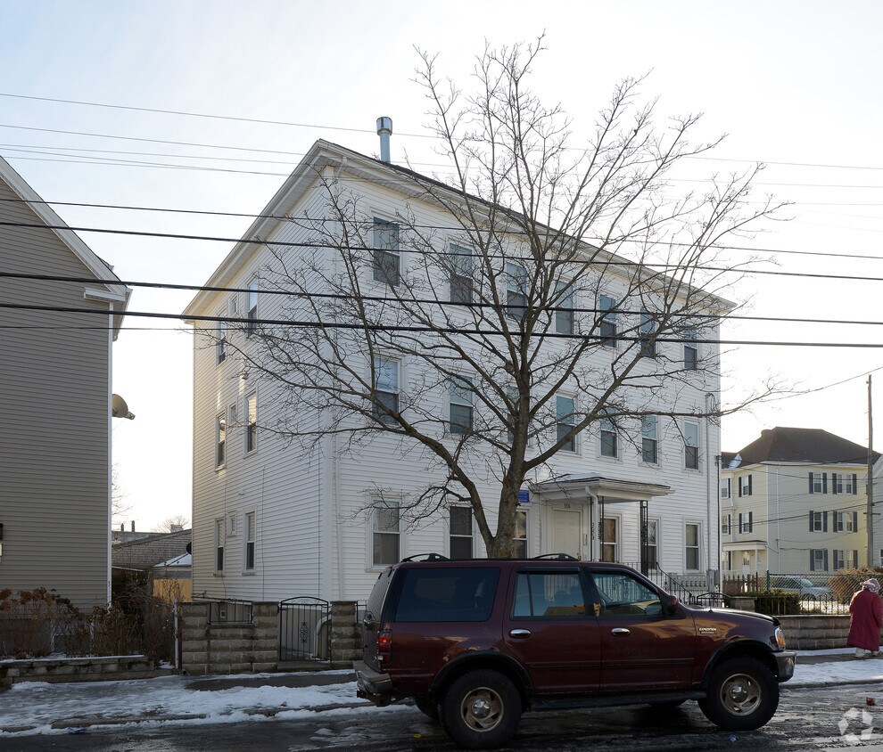 Building Photo - 136 Thompson St