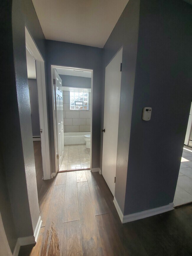 HALLWAY TO BEDROOMS & BATHROOM - 1007 29th St
