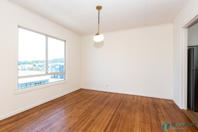 Foto del edificio - Outer Sunset: Top Floor w/ Shared Yard & Laundry on N Judah Line