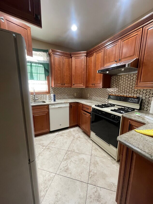 Primary Photo - 451 82nd St