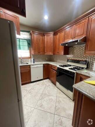 Building Photo - 451 82nd St