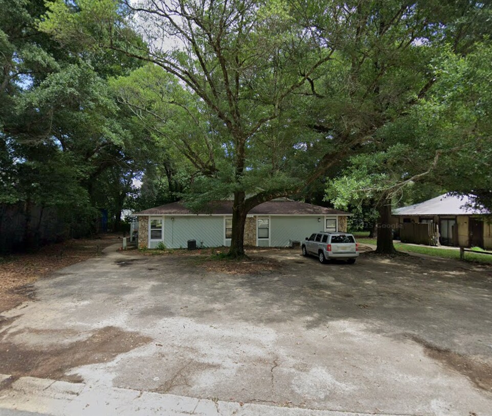 Foto del edificio - 6832 Tiki Ln