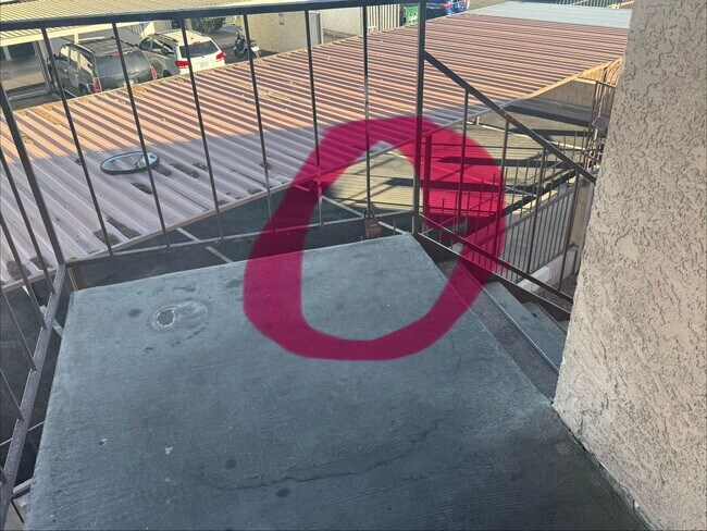 Foto del edificio - 1 Bedroom Condo close to the Strip and UNLV