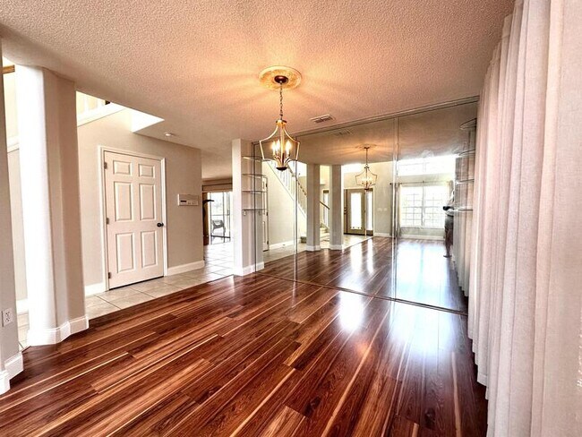 Foto del edificio - 1757 Putney Cir
