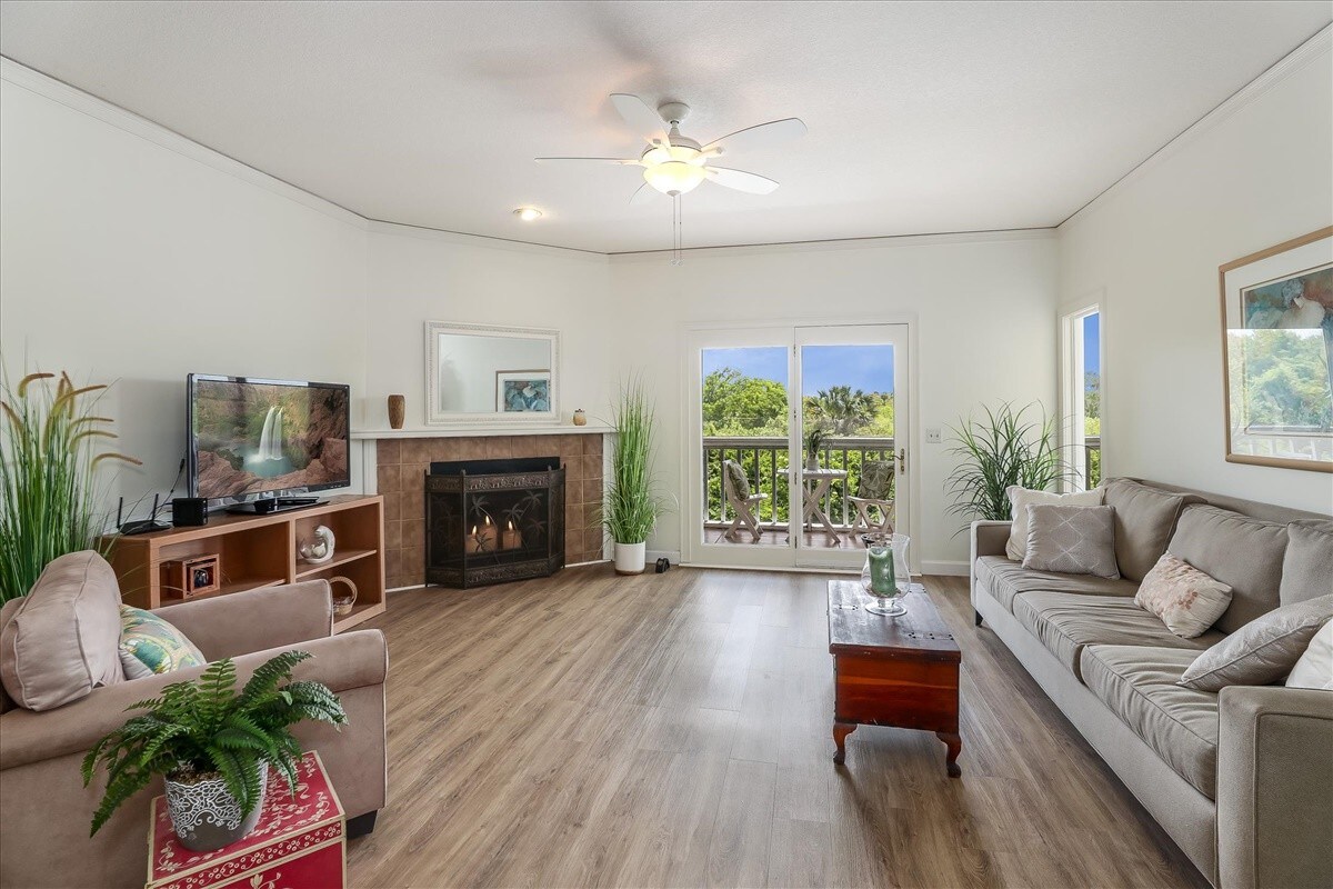 Living Room w/ Fireplace - 620 Ponte Vedra Blvd