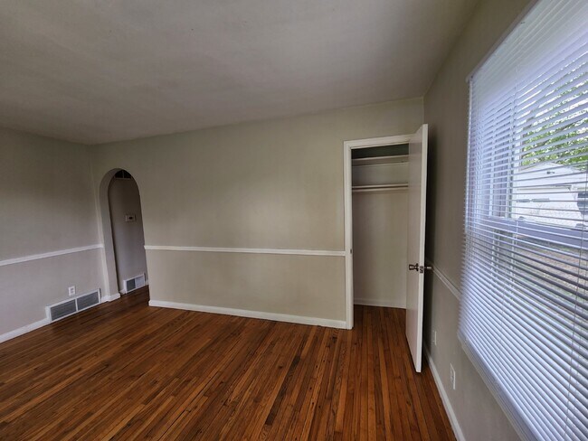 Foto del edificio - Charming 3 Bedroom Home in Indianapolis with Spacious Layout and Convenient Location!
