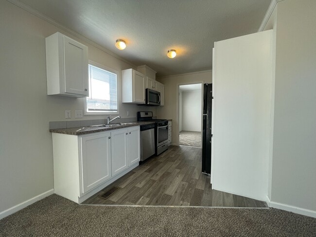 Building Photo - 38044 Johannes Dr