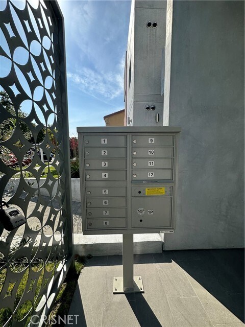 Building Photo - 325 Myrtle St