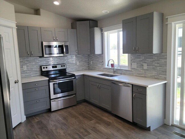 Foto del edificio - Welcome to this charming 3-bedroom, 2-bath...