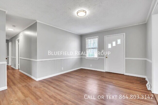 Foto del edificio - 107 111 River Rd Cir