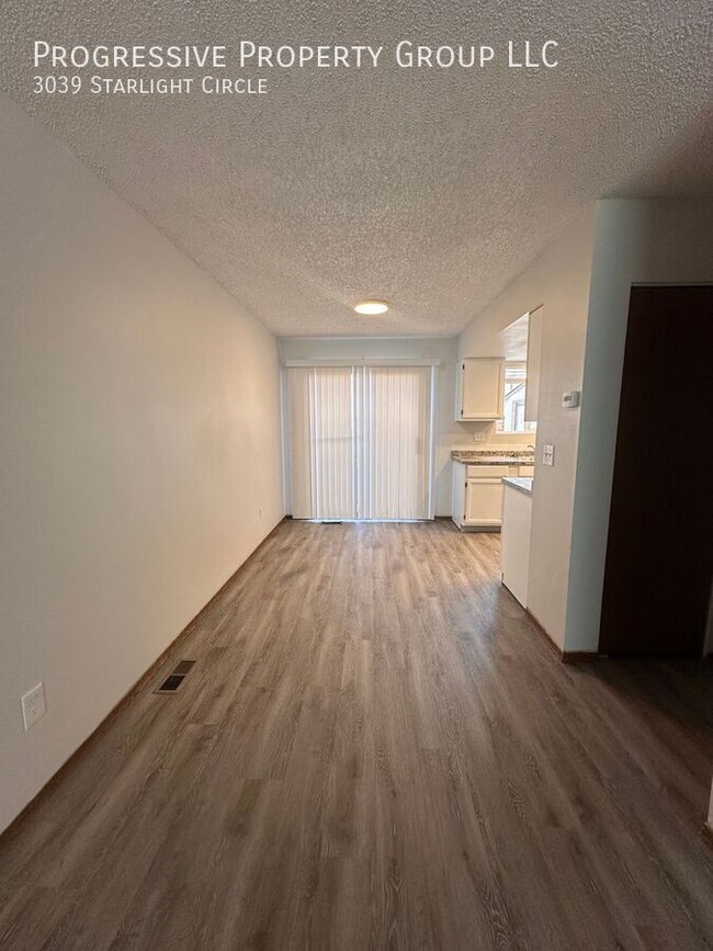 Foto del edificio - Tastefully updated townhome!