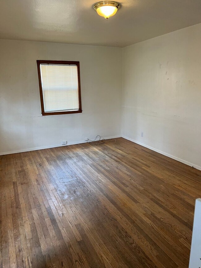 Foto del edificio - HARDWOOD FLOOR - CLOSE TO VA - MIDTOWN - Y...