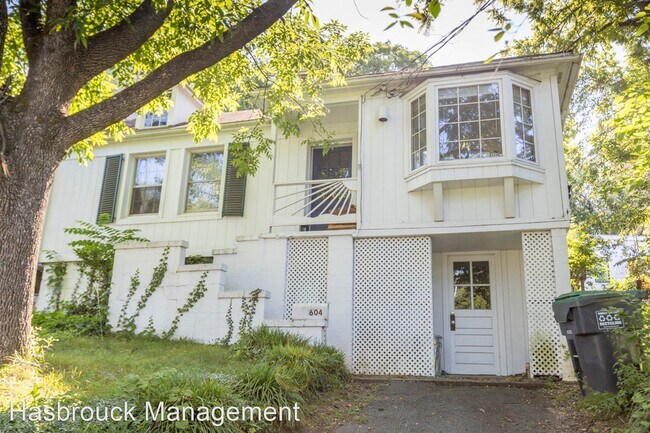 Building Photo - 2 br, 1 bath House - 604 McIntire Road