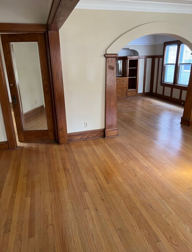 Foto del edificio - 3338 N Oakland Ave