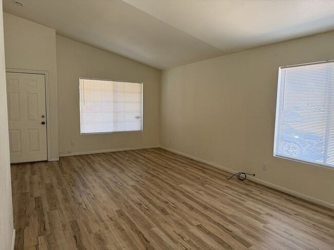 Building Photo - 3bd/2bath 1-story home!