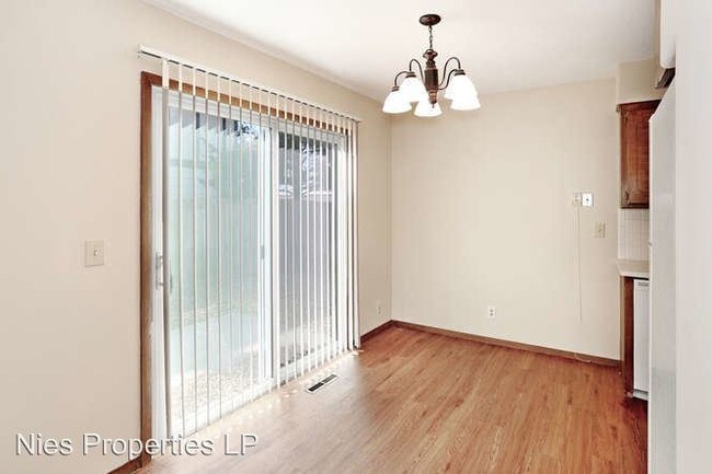 Building Photo - 2043 S White Oak Dr
