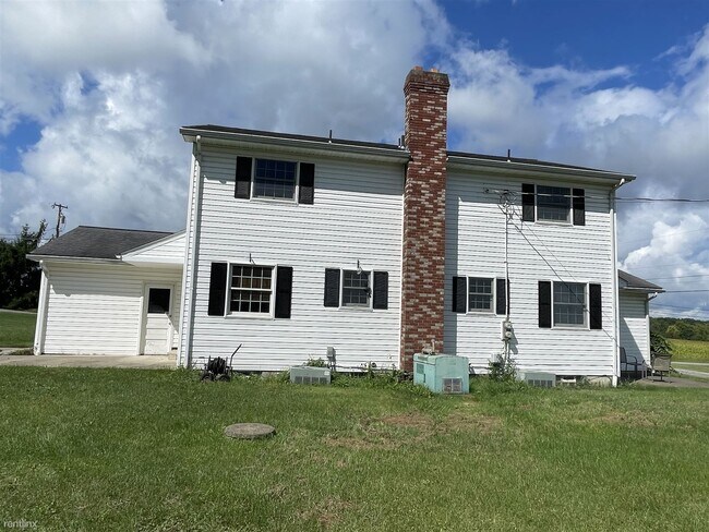 Building Photo - 2 br, 1 bath Townhome - 323 Brewster Road 323