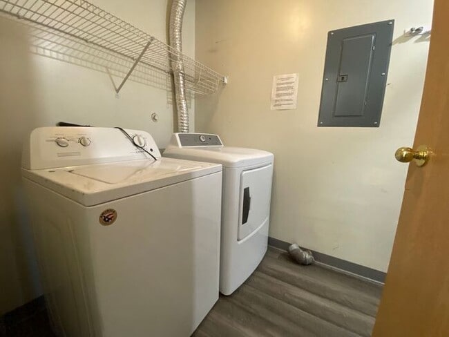 Foto del edificio - $1,050 | 2 Bedroom, 1 Bathroom Apartment | Pet Friendly* | Available for August 1st, 2026 Move In!