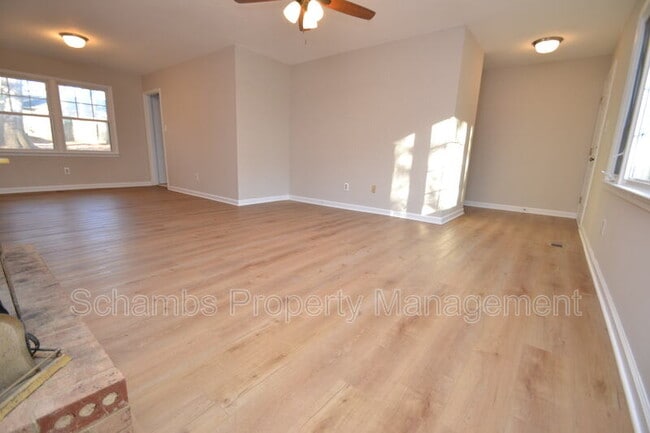 Building Photo - 110 Coorsdale Dr