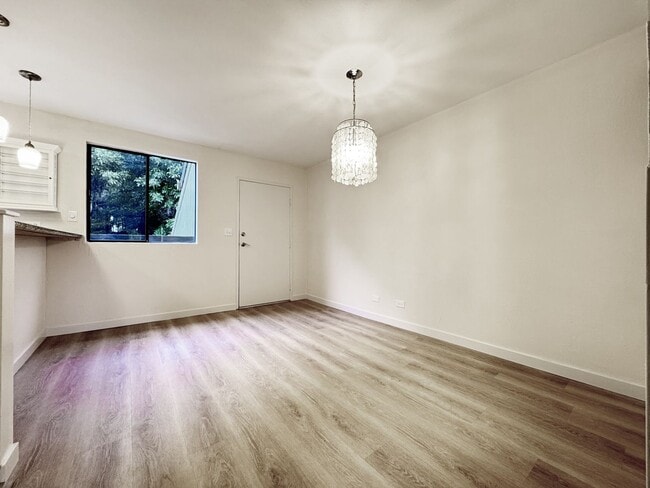Building Photo - Pet Friendly Hawaii Kai Townhouse with A/C