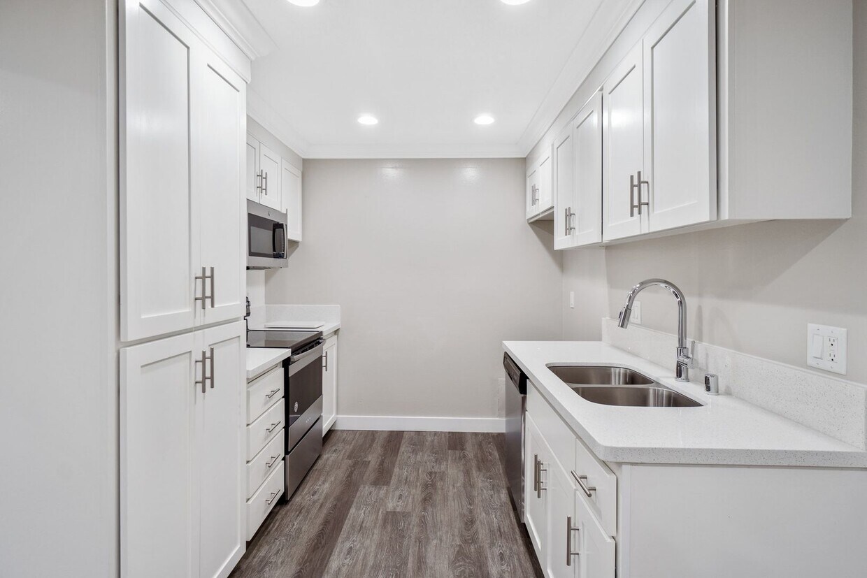 La Palma Woods Apartments Apartments in Anaheim, CA