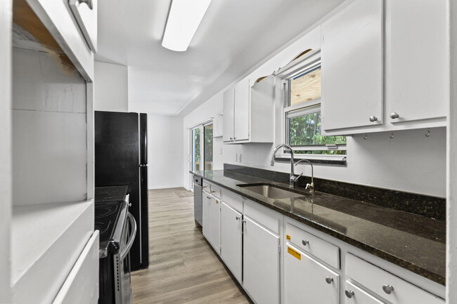 Building Photo - 8012 US-1
