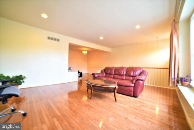 Building Photo - 286 Yorktown Ct