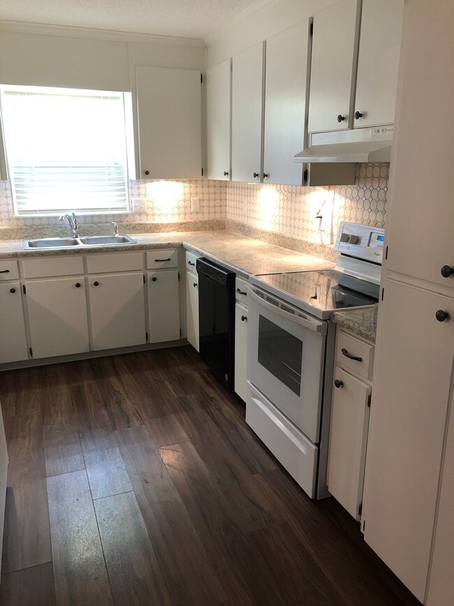 Kitchen - 313 Grace St