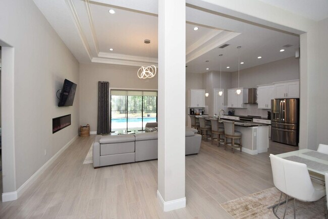 Building Photo - 13 Elder Dr