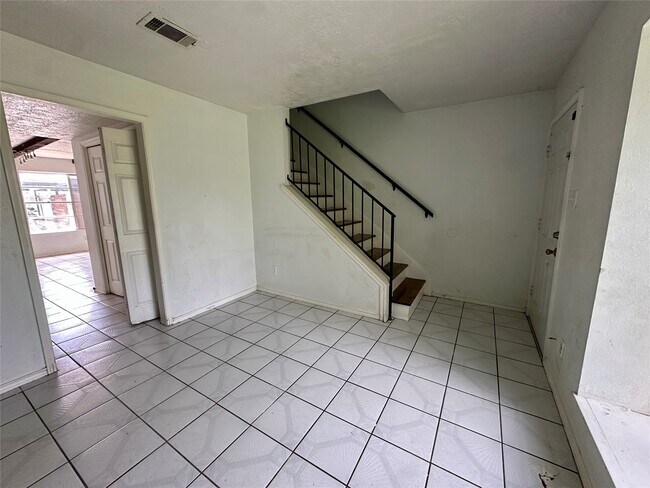 Building Photo - 13517 Castilian Dr