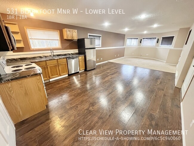 Photo du bâtiment - 1 bed, 1 bath suite with garage and utilit...