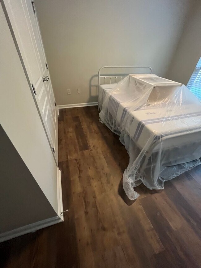 Building Photo - 14-1416 Romak