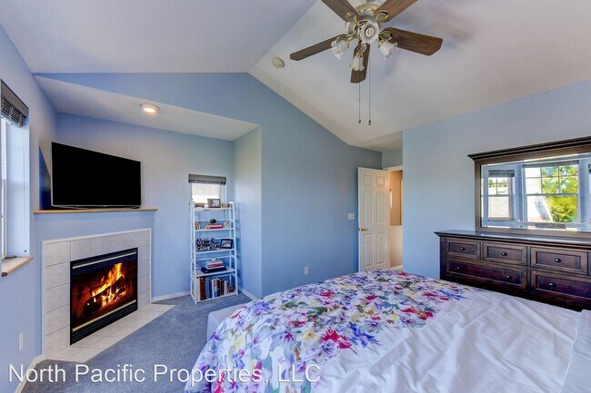 Building Photo - 2 br, 3 bath House - 707 23rd S