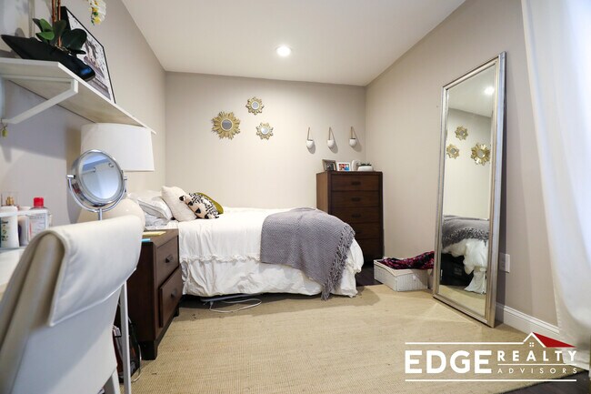 Building Photo - 3 Linden St