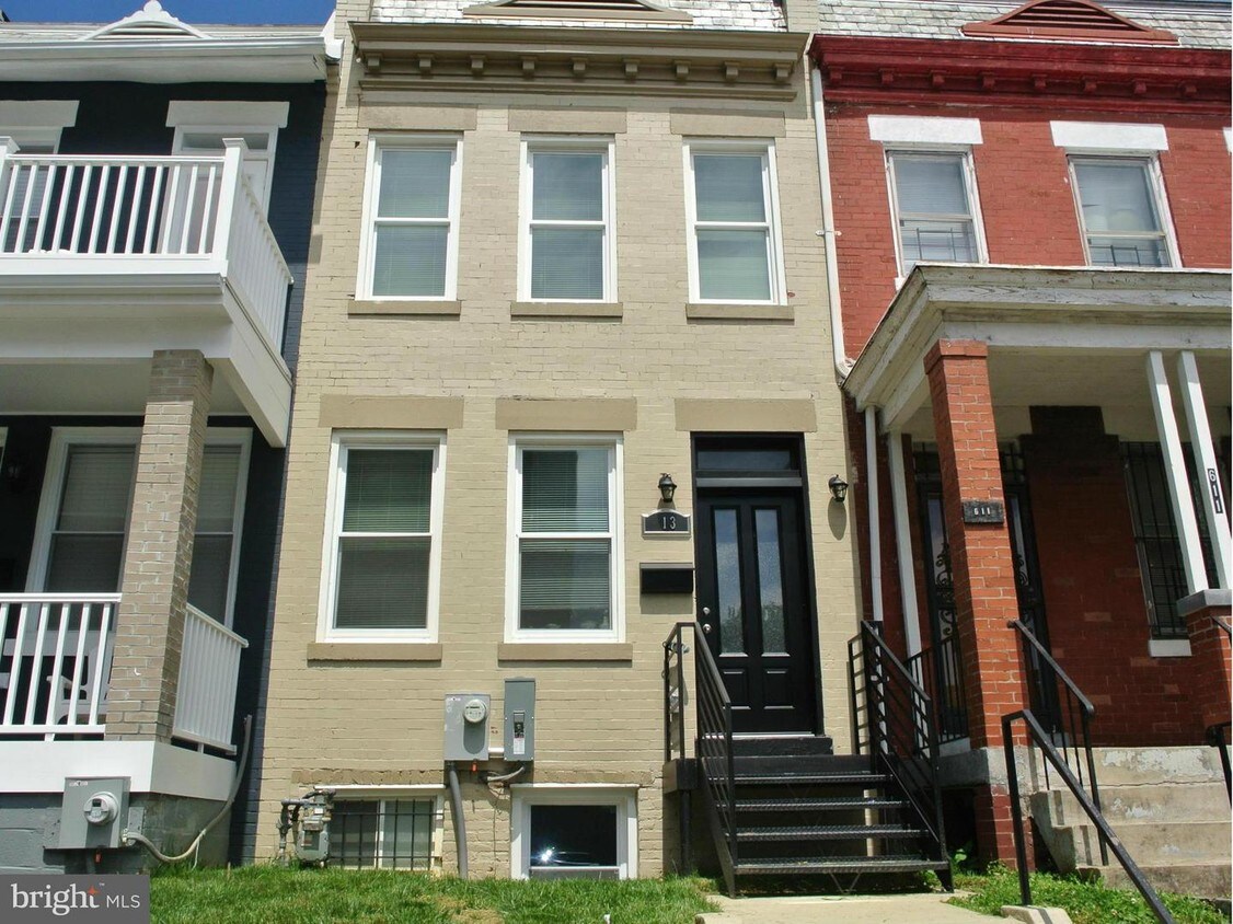 Primary Photo - 613 Gresham Pl NW