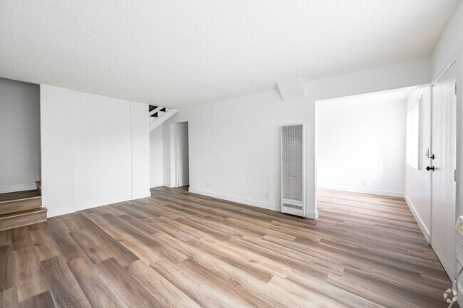 2 habitaciones, 1.5 baños - 900 pies cuadrados - Sala de estar - 1425 W Stoneridge Ct