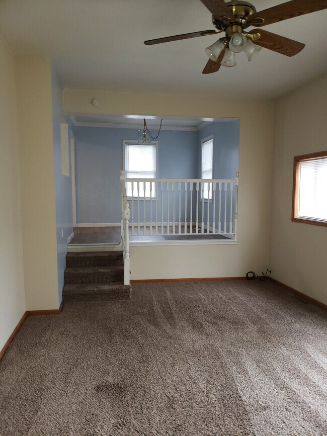 Building Photo - 4423 Lyman Ave