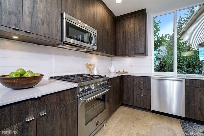 Foto del edificio - 3 br, 2 bath Townhome - 4226 Midvale Ave N...
